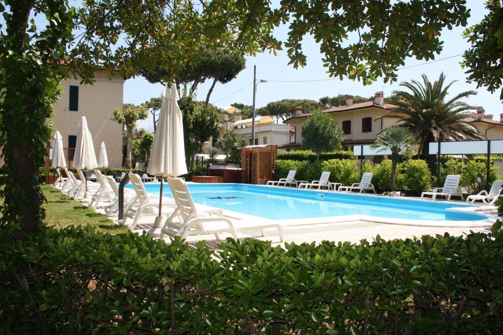 Hotel Apuana Marina di Pietrasanta Exteriér fotografie