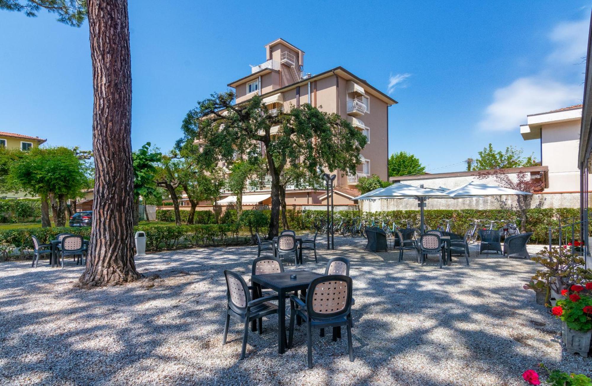 Hotel Apuana Marina di Pietrasanta Exteriér fotografie