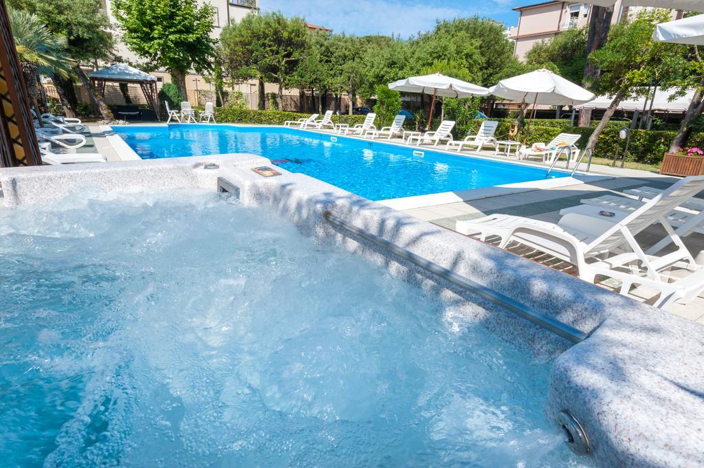 Hotel Apuana Marina di Pietrasanta Exteriér fotografie